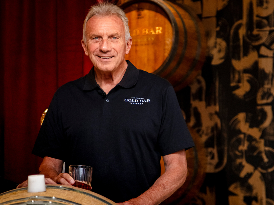 Football legend Joe Montana collaborates with Gold Bar Whiskey for a 49ers inspired bottle collection